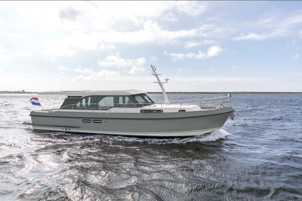 Linssen Yachts met 2 primeurs op Hiswa te water