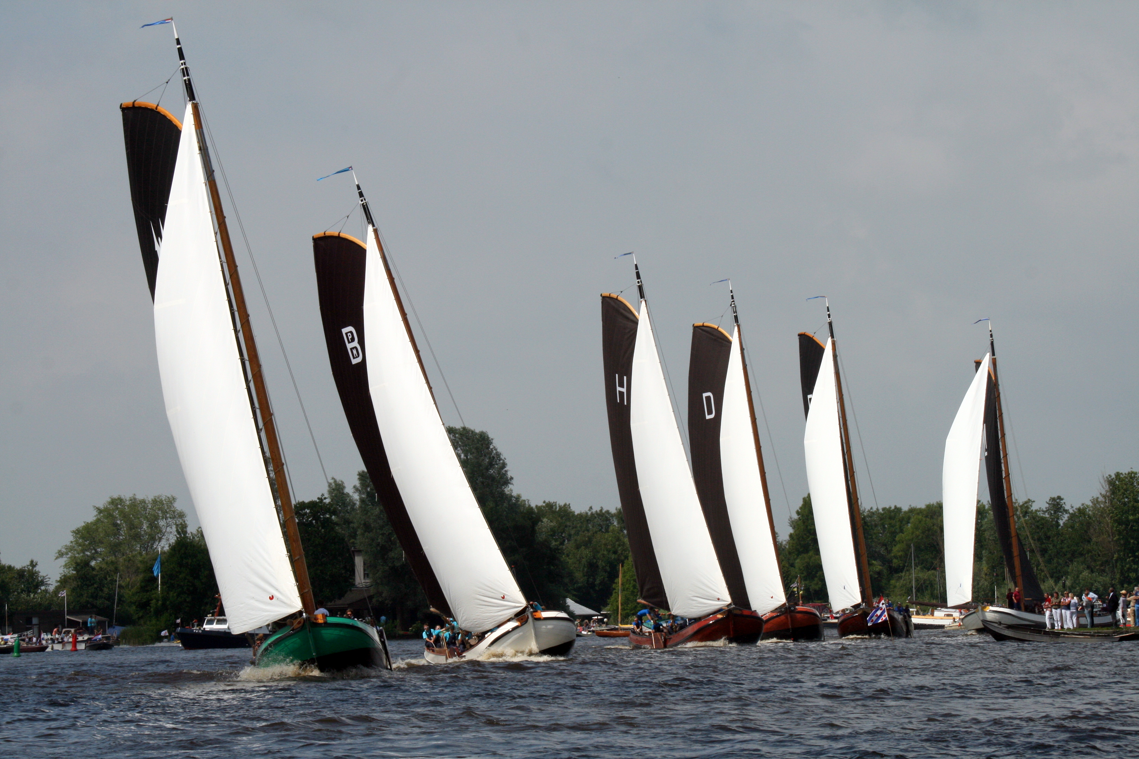 Waar wordt gezeild om SKS kampioenschap?