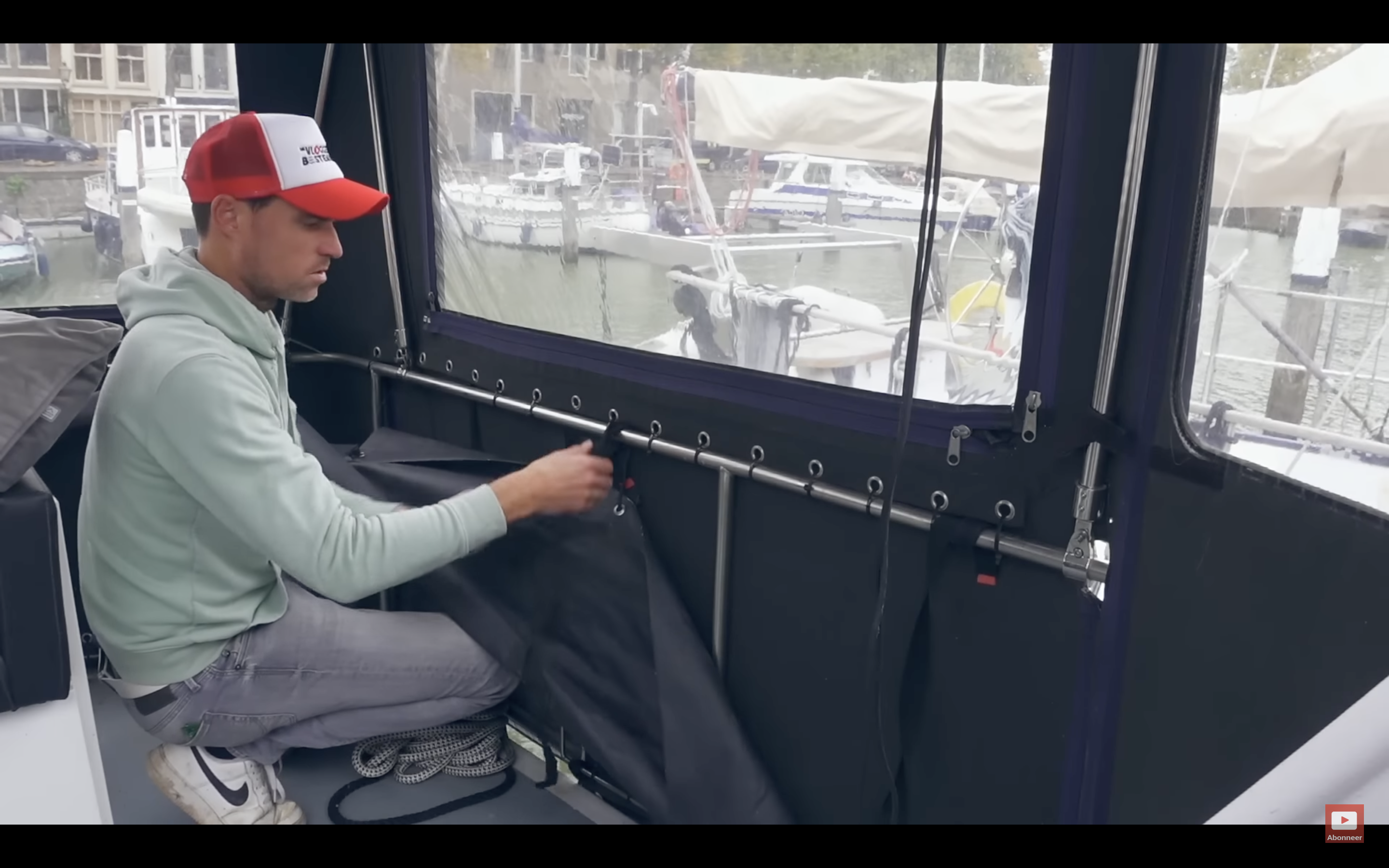 Werk aan de boot voor vlogger Kees