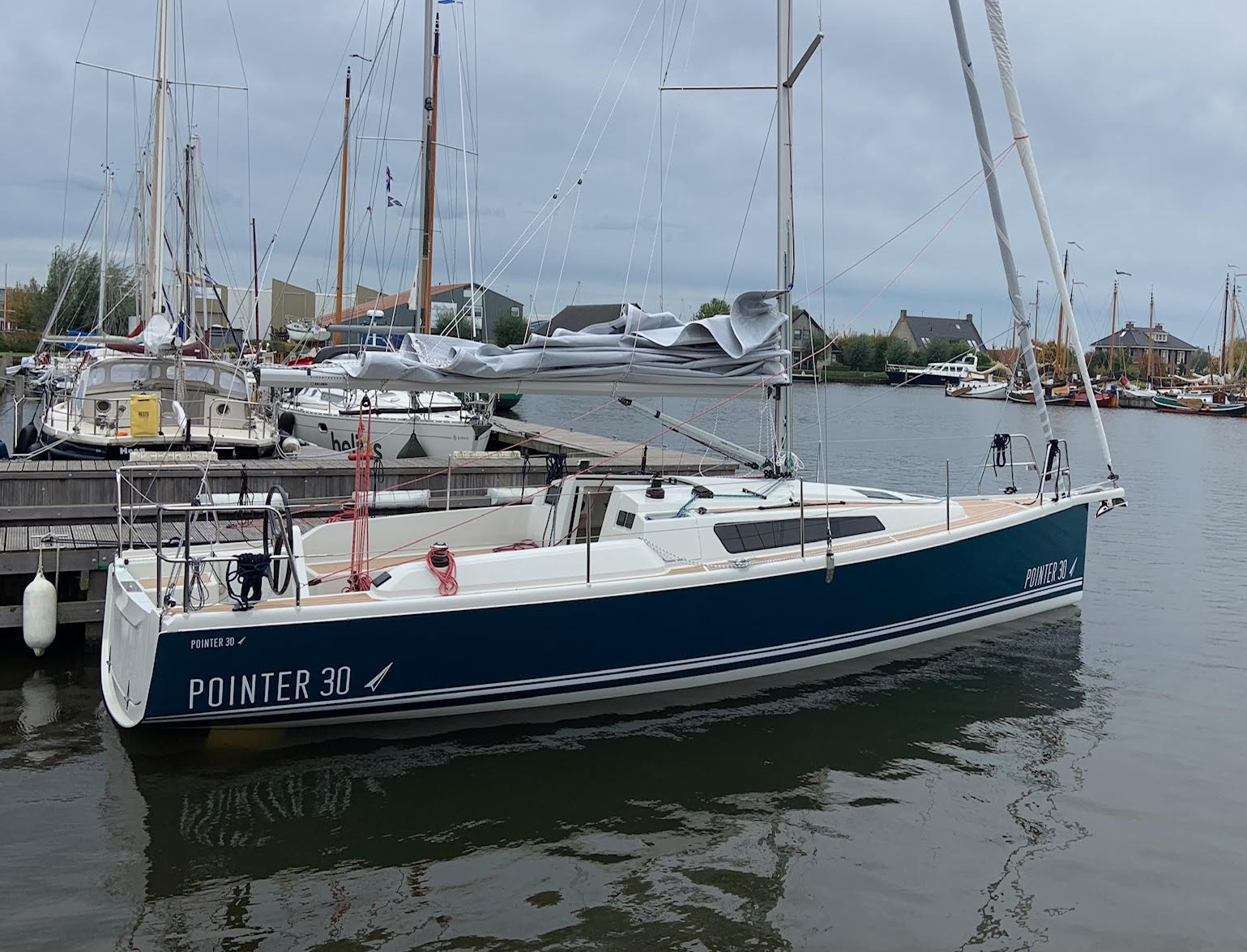 Pointer 30 proeft voor het eerst water