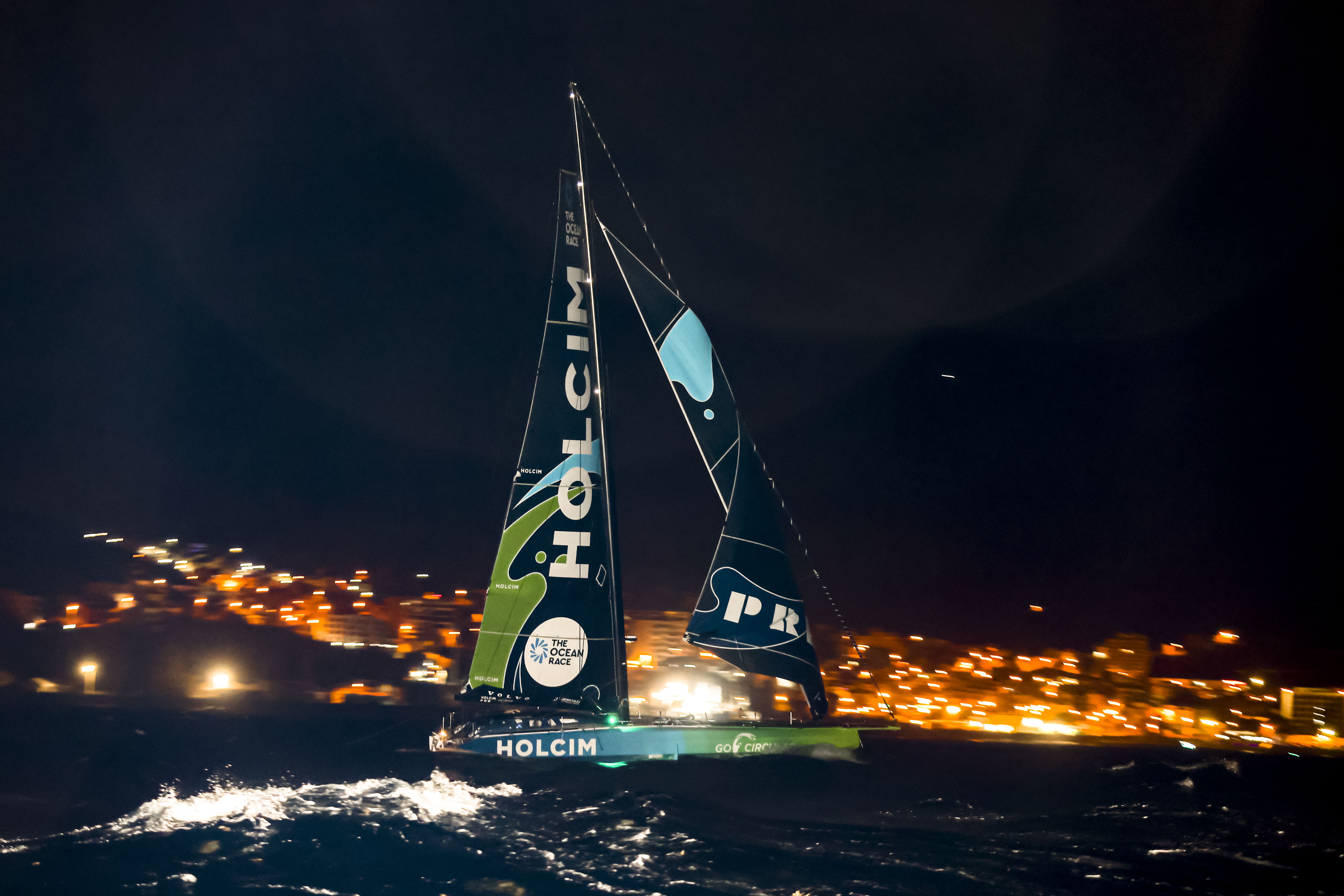 Team Holcim-PRB wint Leg One van The Ocean Race (+ video)
