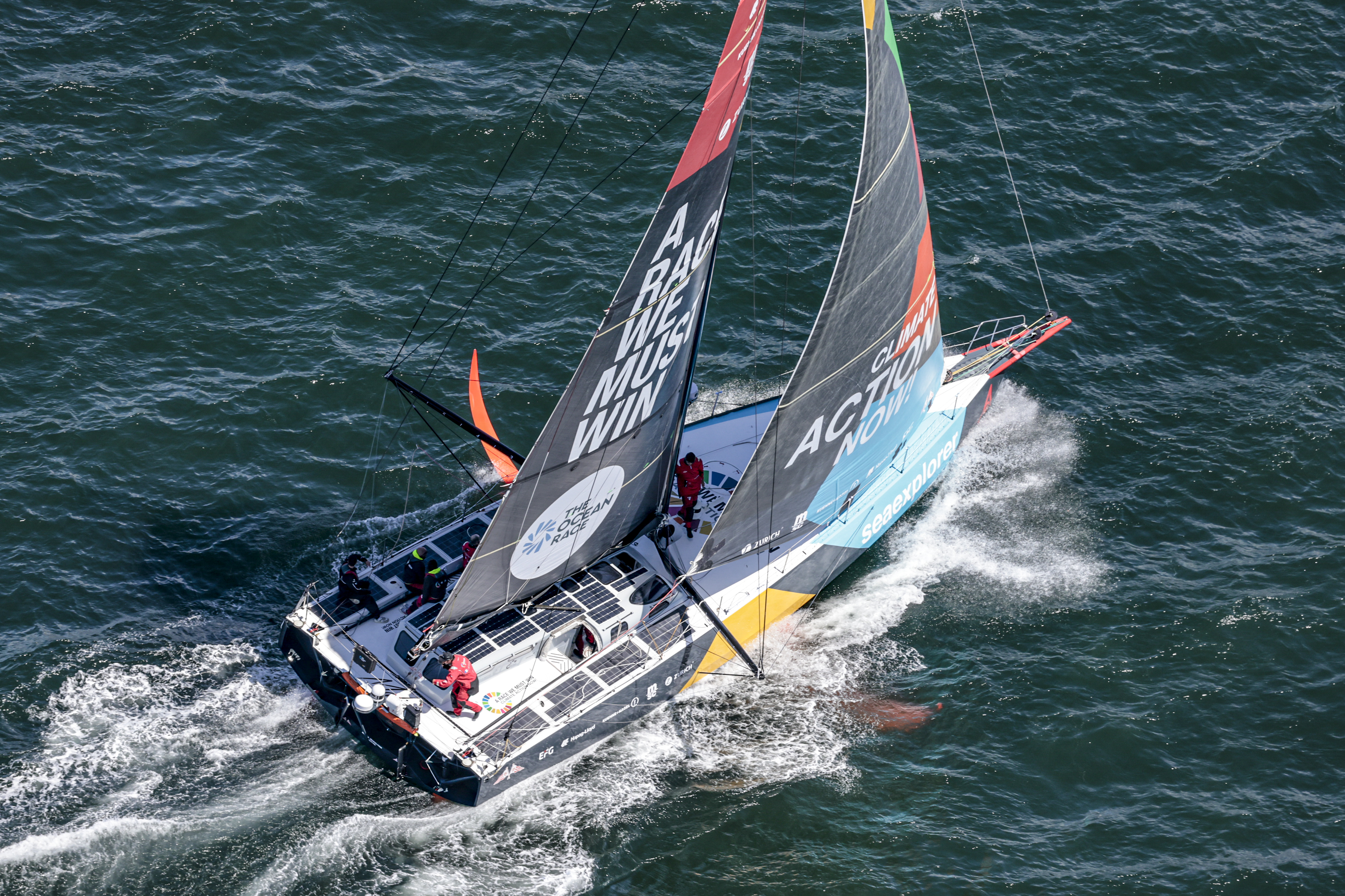 Team Holcim - PRB (SUI) wint In-Port Race (+ video)