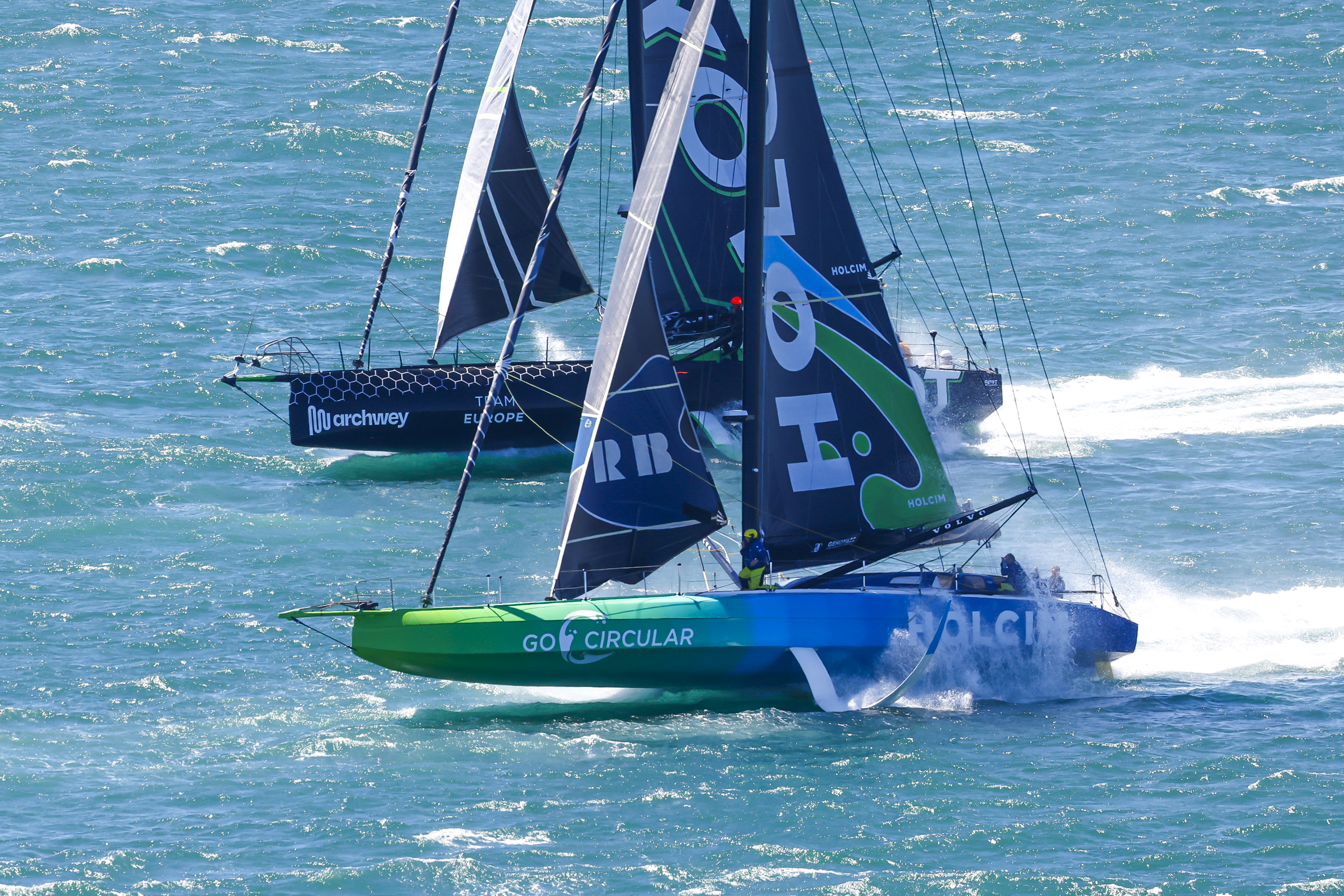 Walvissen oorzaak van windstille start Ocean Race leg 3 (+ video)