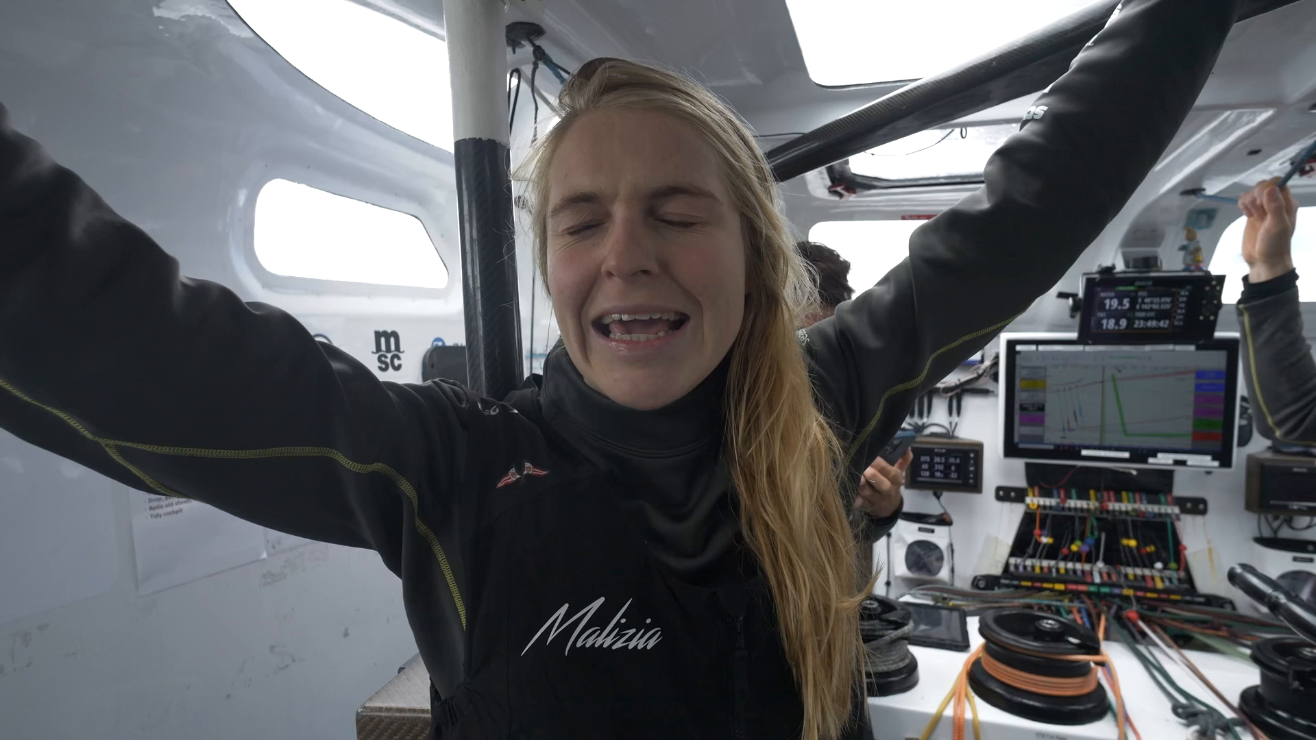 Rosalin Kuiper geëmotioneerd bij passage eerste virtuele finishlijn