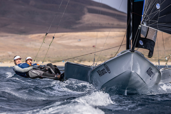 Eerste krachtmeting voor 49er FX duo Van Aanholt & Duetz