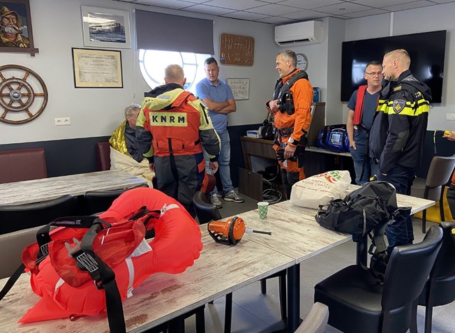thumbnail_2023 05 15 KNRM Urk redt zeiler dankzij reddingsvest - linksvoor - foto KNRM Urk