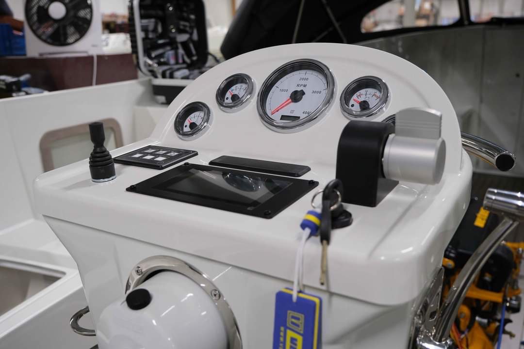 Veel suggesties voor term 'gas geven' met elektrisch aangedreven boten