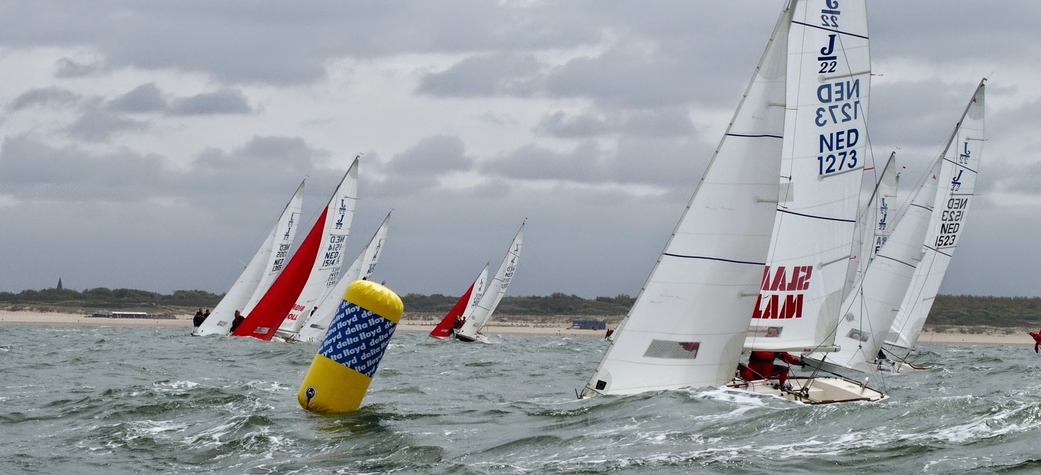 Boeien ronden volgens de regels in Winning Tactics Academy