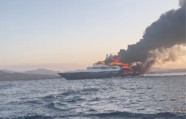 Superjacht Atina na brand gezonken