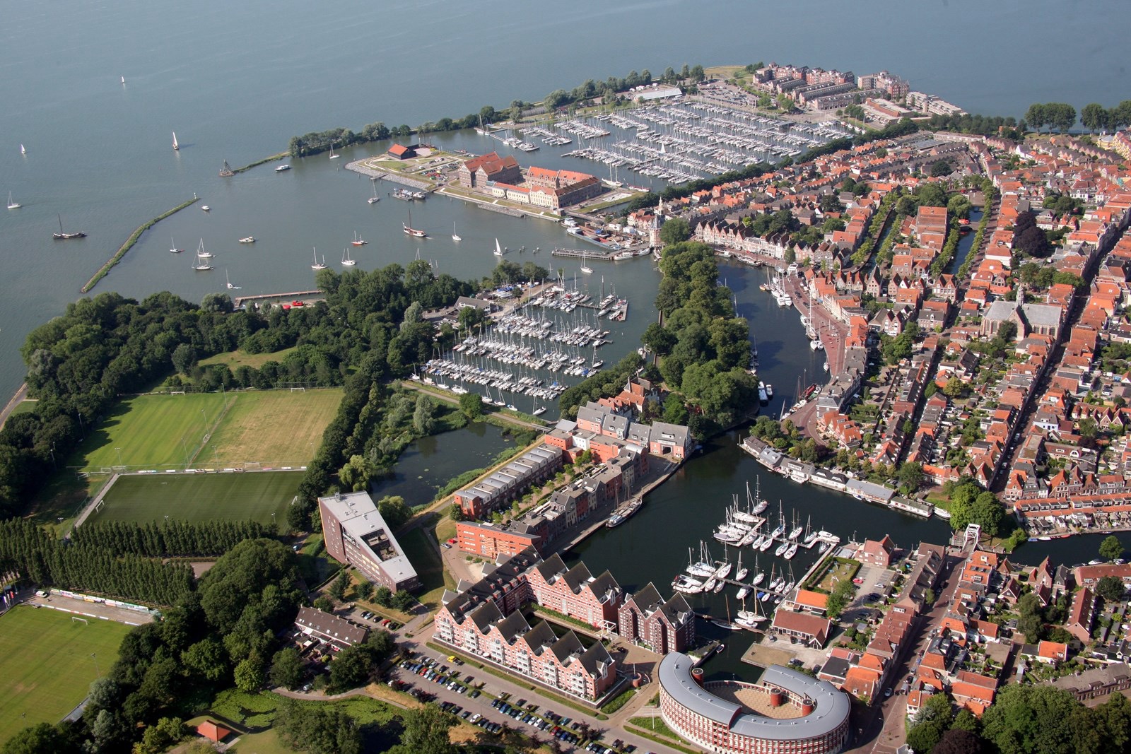 Hoornse havens deze winter uitgebaggerd