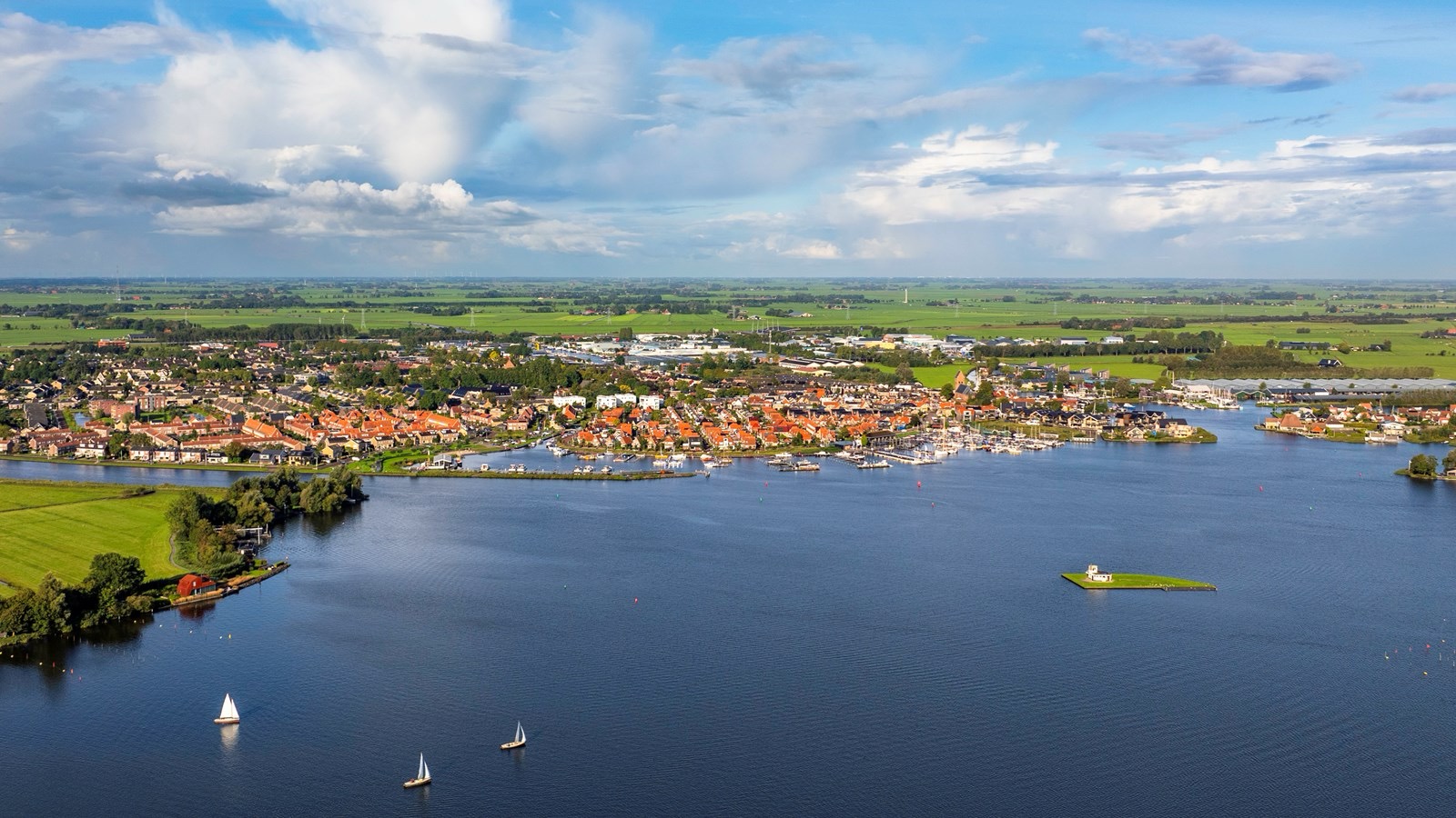 Holland Vaart meert af in Winterhaven Grou