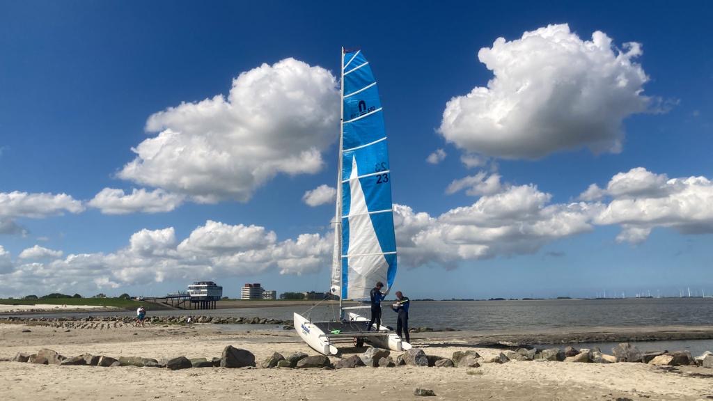 Stichting Strandhelling Delfzijl opent watersportseizoen