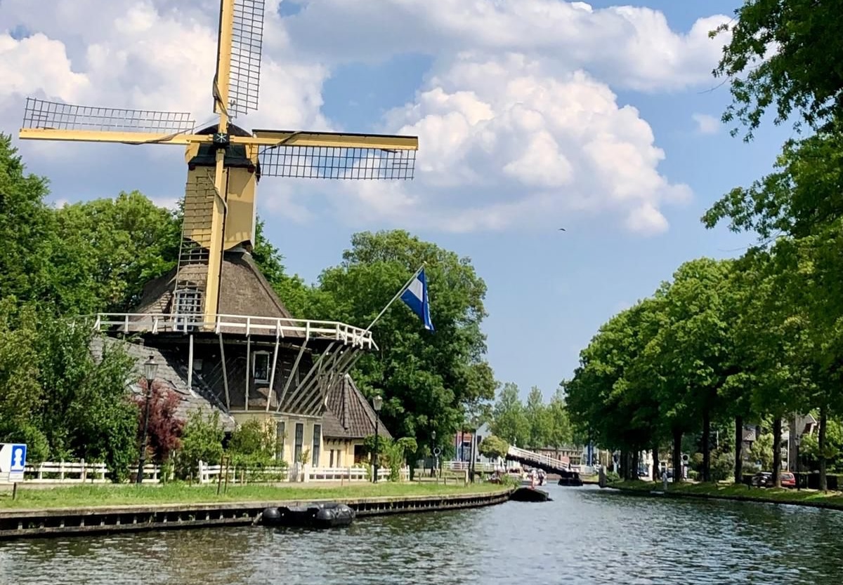 Gemeente Amsterdam knijpt in Weesp bij kort afmeren oogje dicht