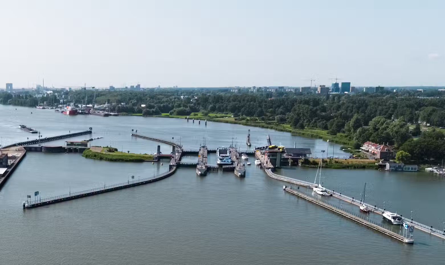 Verkeersmaatregelen voor diepstekende recreatievaart rondom de Oranjesluizen