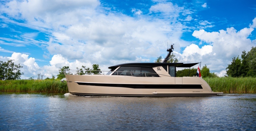 Eerste Discovery 48 OC is af