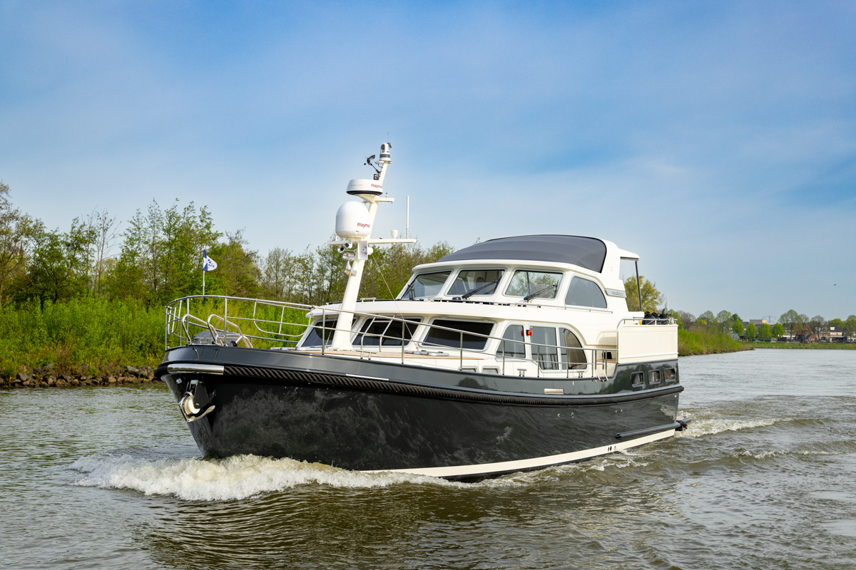 Linssen met drie jachten op Hiswa te water