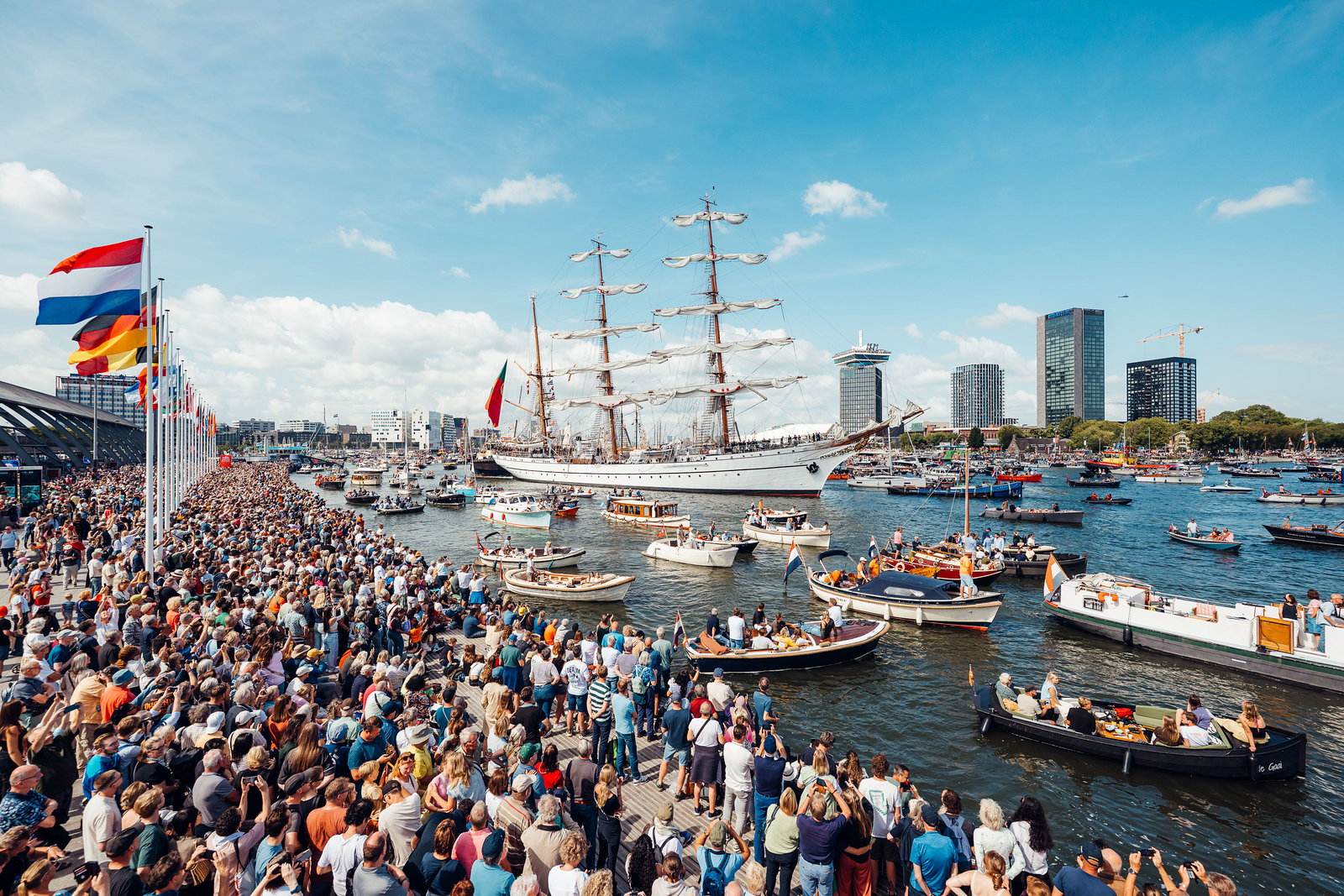 Sail Amsterdam afgesloten met Sail-out parade