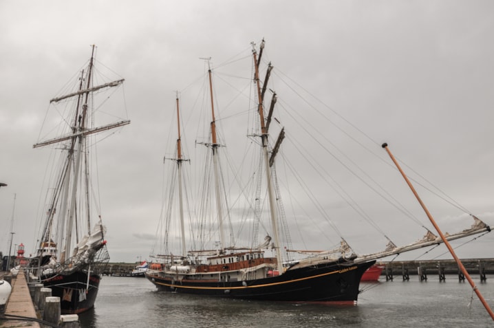 Gulden Leeuw naast Wylde Swan 2