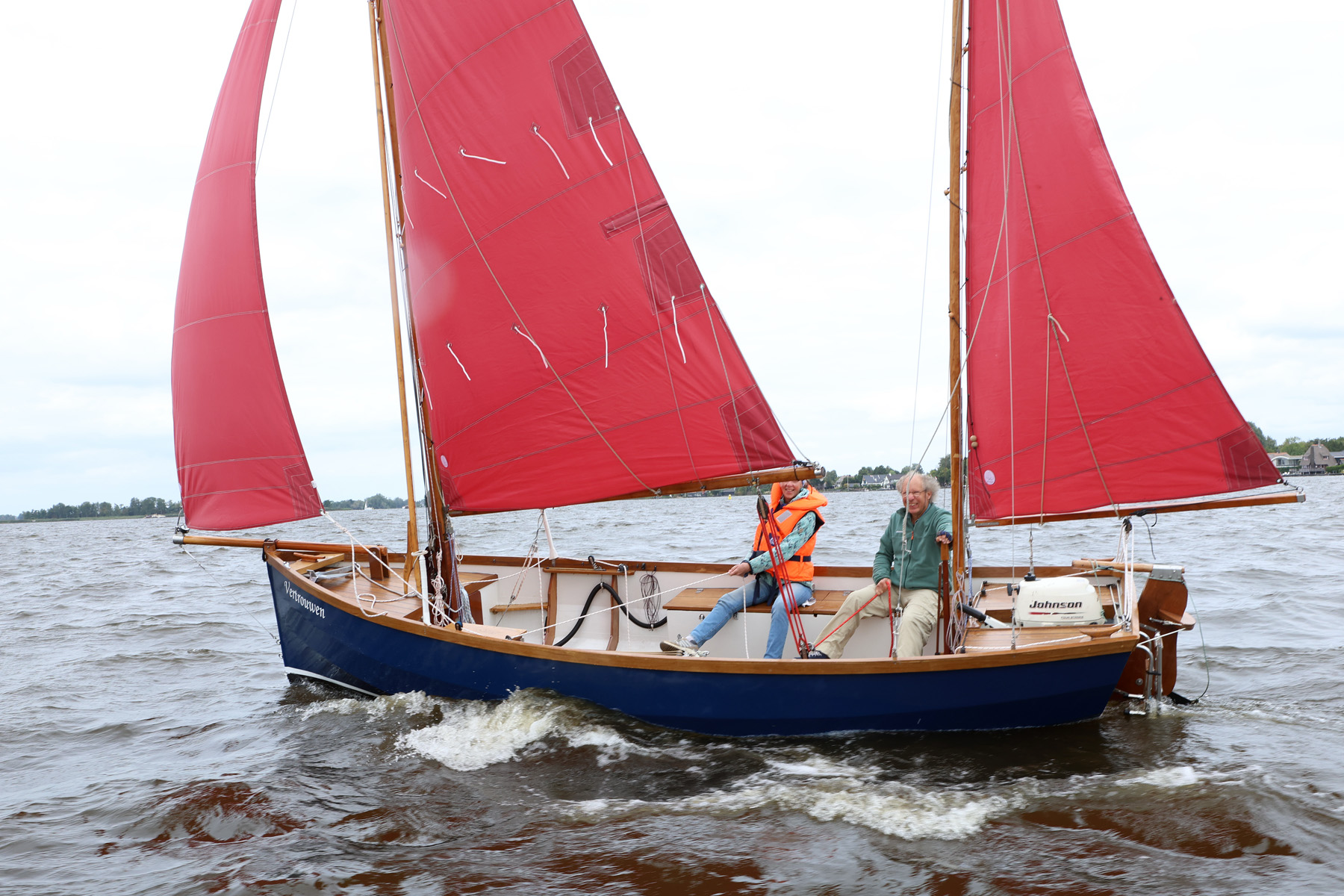 Zelf ontworpen zeilscheepje ziet eindelijk het ruime sop