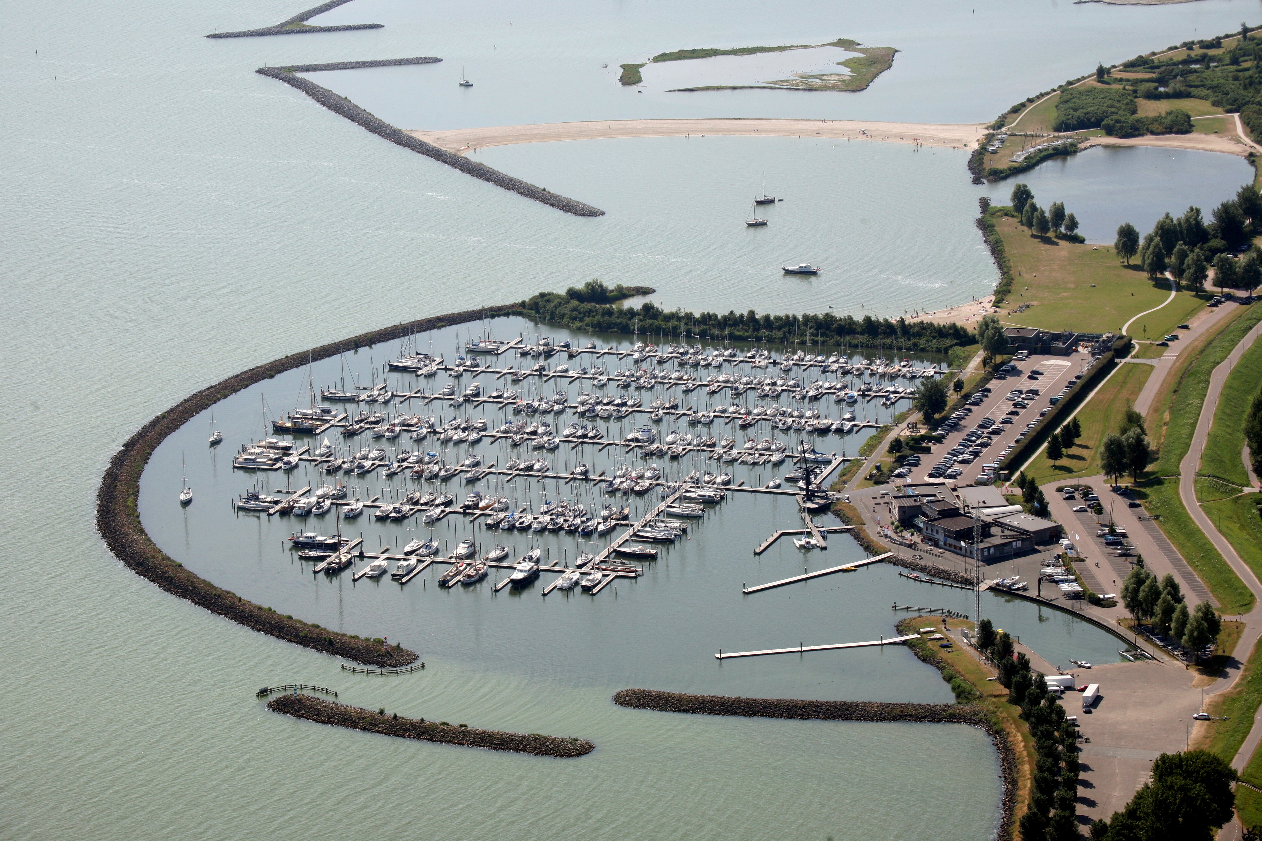 Regatta Center Medemblik blijft thuishaven voor wedstrijdzeilsport