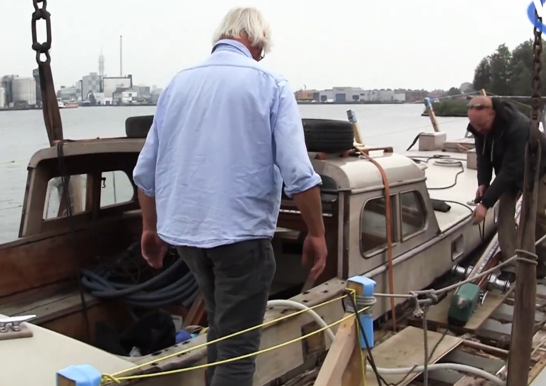Alert proeft het water en zal zeiljacht blijven drijven?