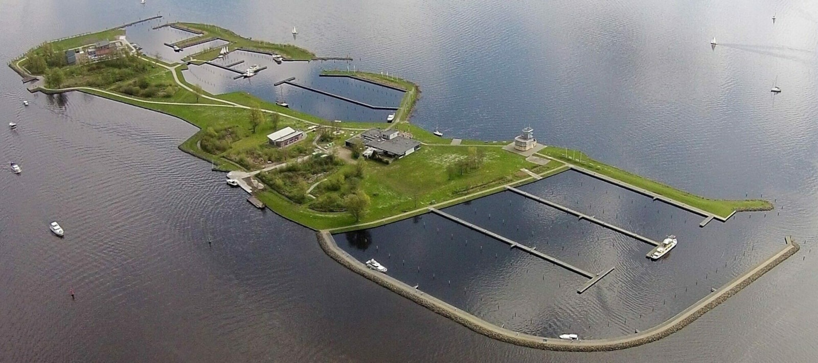 Nu nog leeg straks tijdens Sneek in-water bruisend