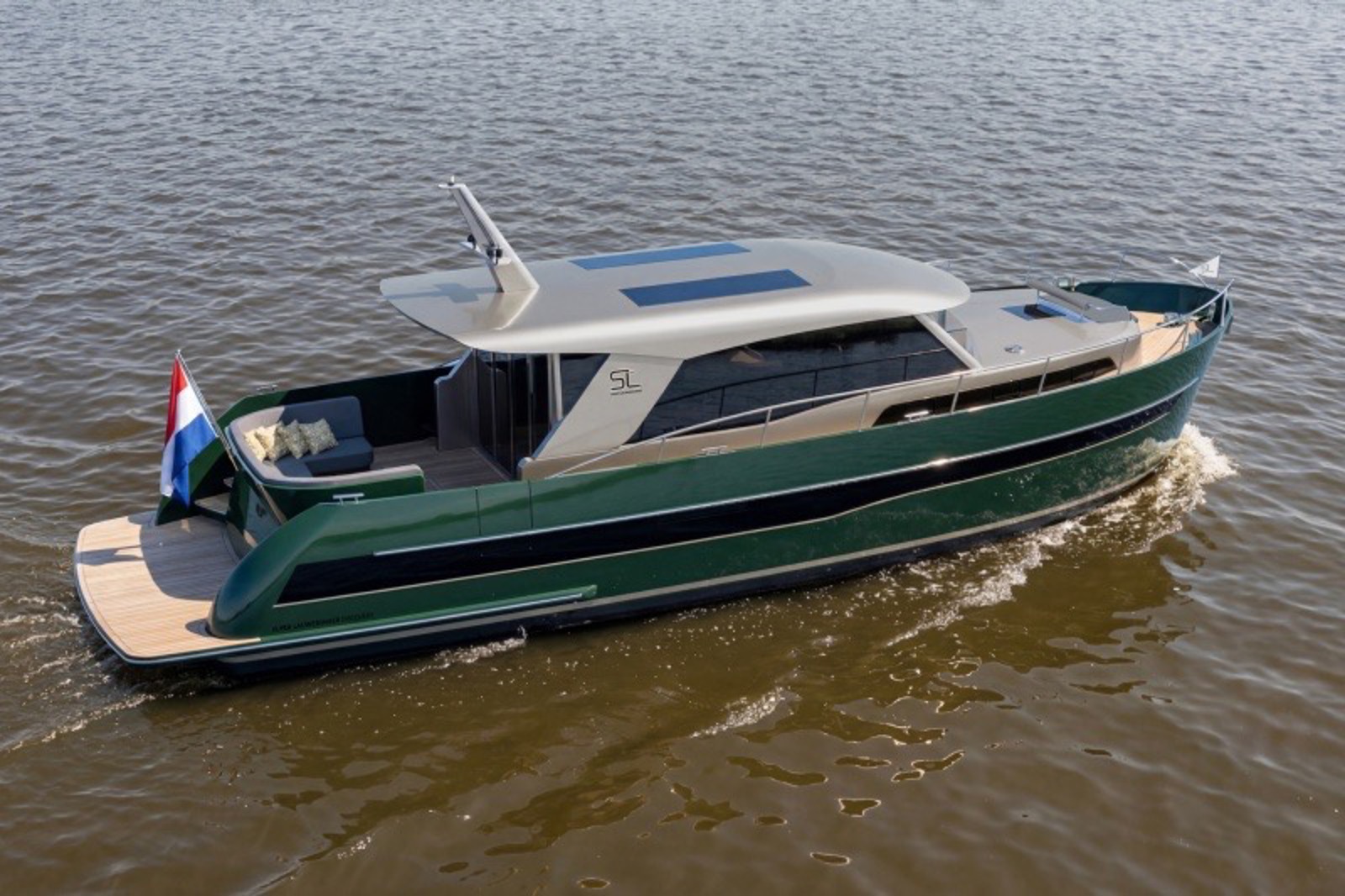 De vernieuwde Discovery 47 OC van Super Lauwersmeer