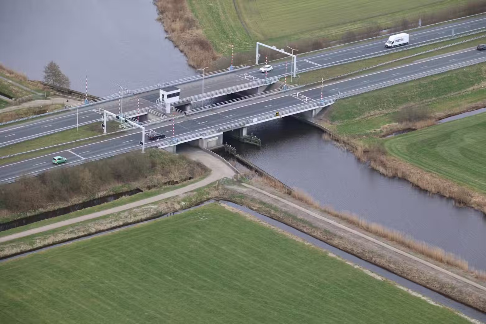 Vaarweggebruikers aan Tweede Kamer: houd Nederland bereikbaar over water