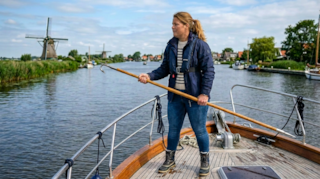 Firefly_Gemini Flash_vrouw mag forser 847945